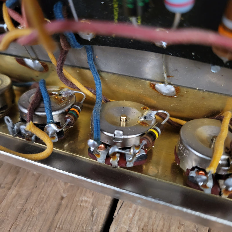 SOLD - Fender Vibro Champ 1964 FEIC Pre CBS Vintage Guitar Amp