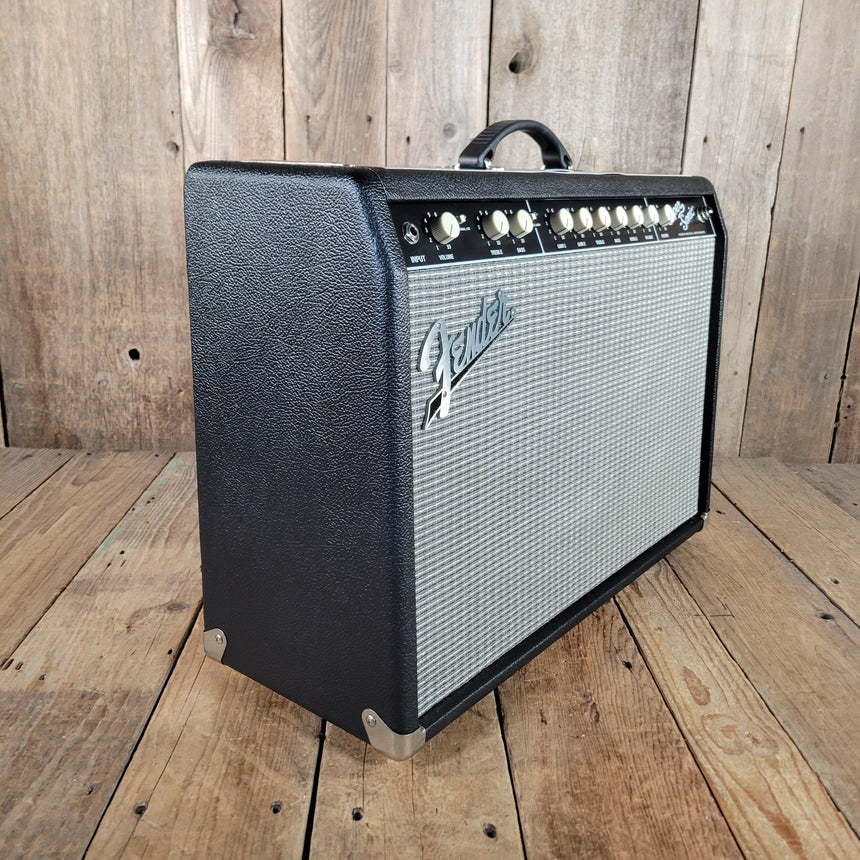 Fender Super Sonic 22 2-Channel 22 Watt Combo 2011 Mint