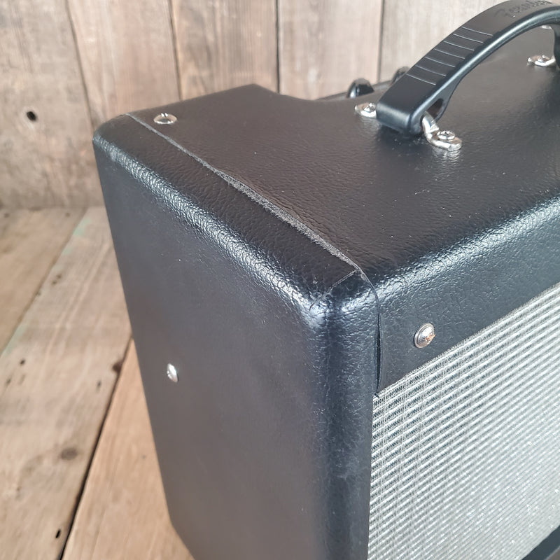 Fender 2015 Pro Junior III – 15-Watt All-Tube Combo Amp