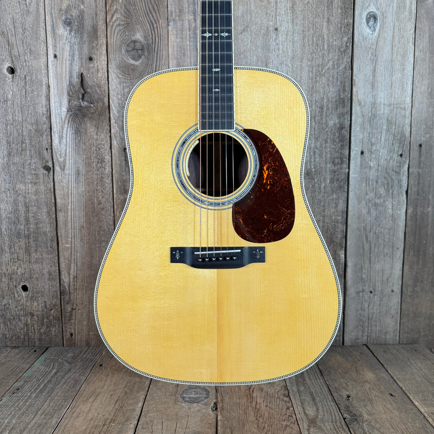 Martin Custom Shop D-14F 2022 Natural Adirondack Spruce top