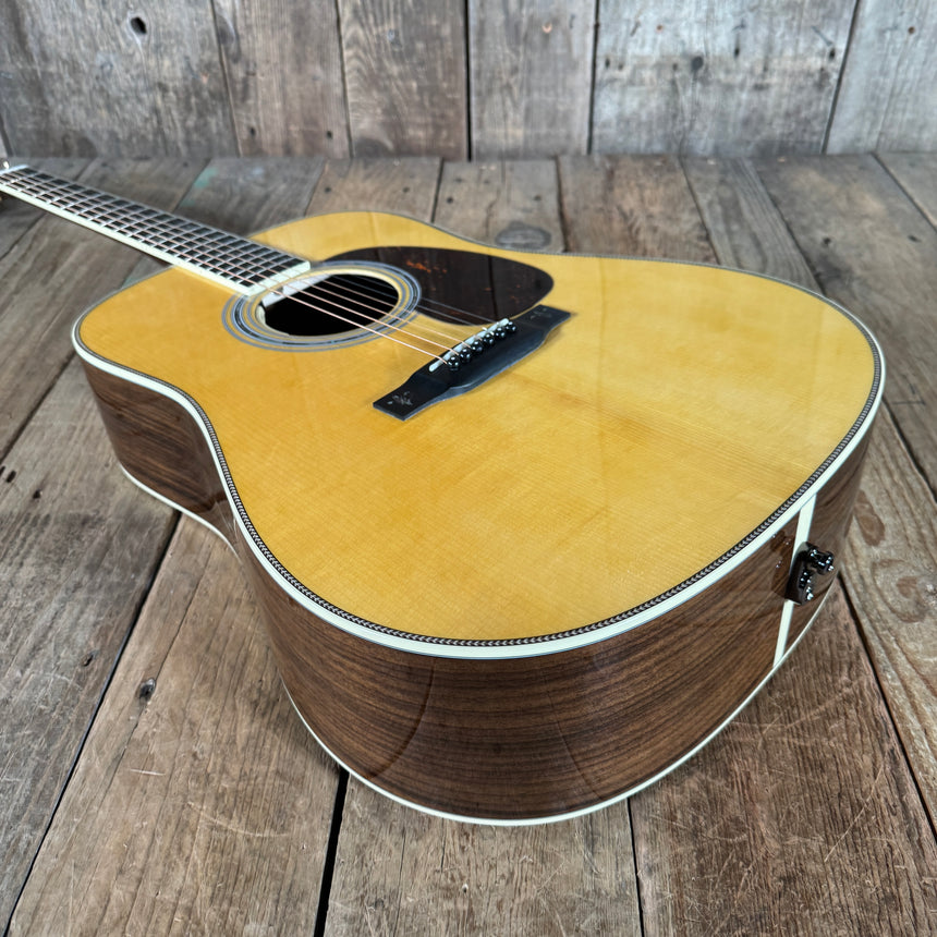 Martin Custom Shop D-14F 2022 Natural Adirondack Spruce top