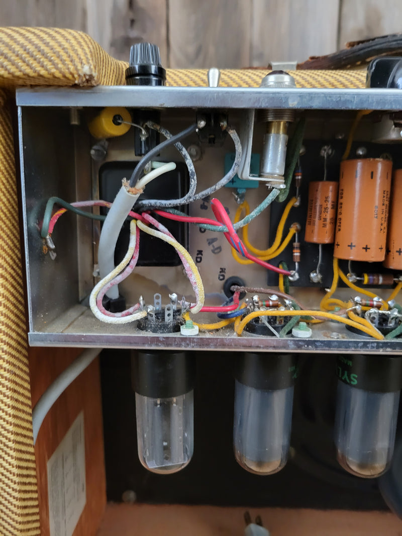 SOLD - Fender Vibrolux 1961 Tweed 5F11