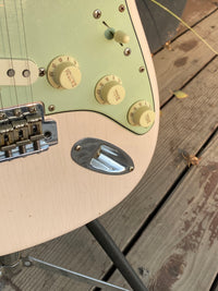 SOLD - Fender Stratocaster 1961 Journeyman Relic Shell Pink 2019