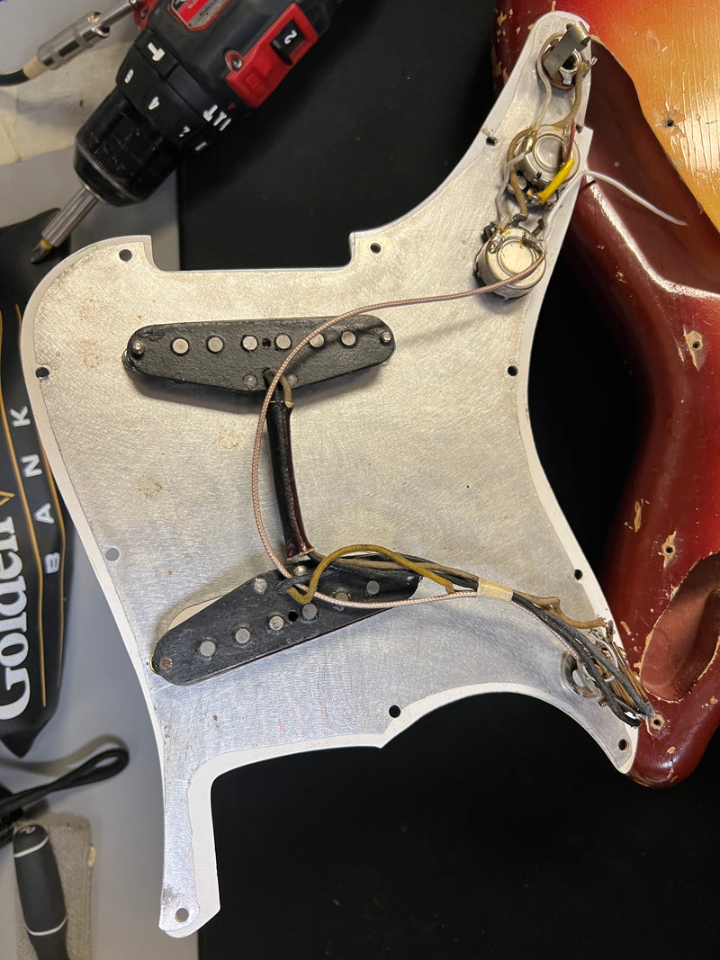 SOLD - Fender Duo-Sonic 1961 Maroon burst