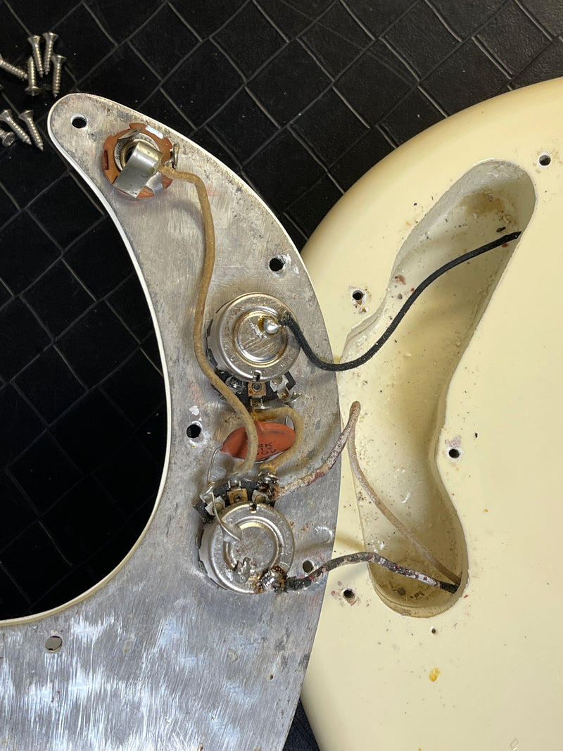 SOLD - Fender P bass 1963 Pro Refin