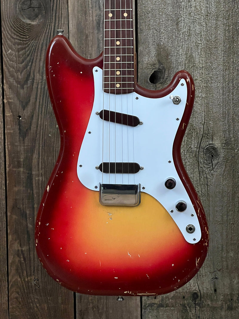 SOLD - Fender Duo-Sonic 1961 Maroon burst